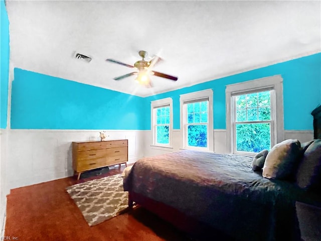 bedroom with ceiling fan