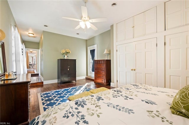 bedroom featuring dark wood-type flooring, ceiling fan, and a closet