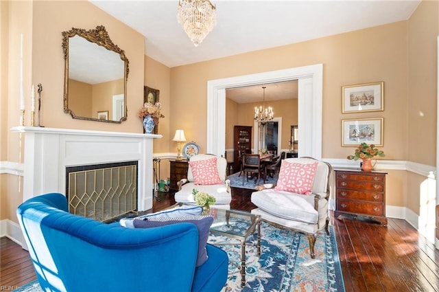 living area with wood-type flooring and a notable chandelier