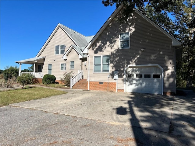 view of front facade featuring a garage