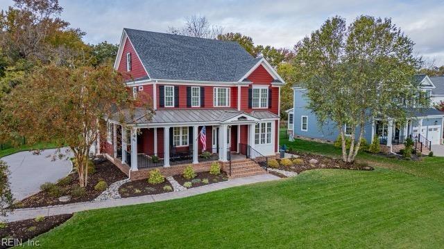 view of front of house featuring covered porch and a front yard