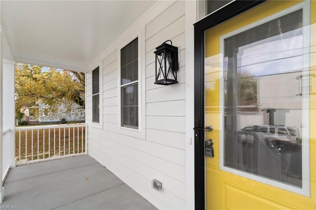 property entrance with covered porch