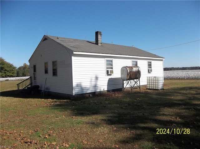 rear view of house featuring a lawn