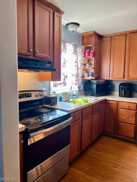 kitchen featuring light hardwood / wood-style floors, electric stove, and sink