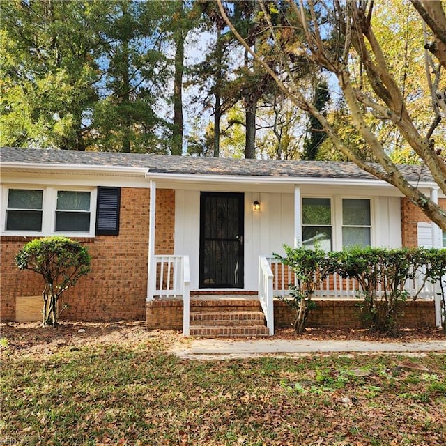 view of front of property featuring covered porch