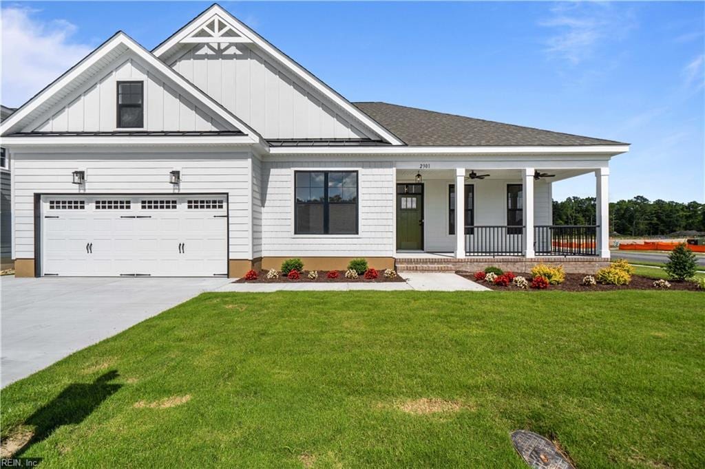 view of front facade featuring a front lawn, a garage, and a porch