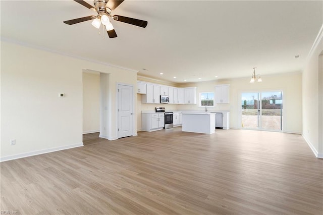 unfurnished living room with ornamental molding, recessed lighting, light wood-style floors, baseboards, and ceiling fan