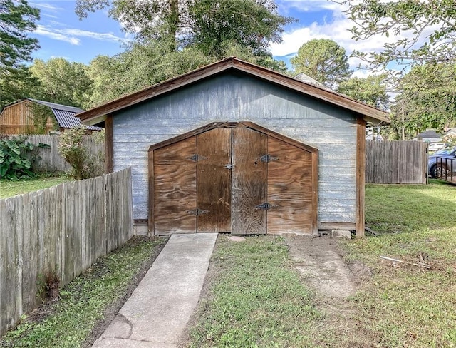 view of outdoor structure with a yard