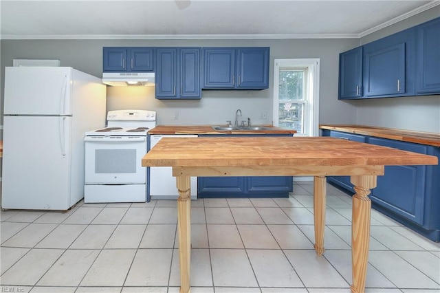 kitchen featuring white appliances, crown molding, sink, and blue cabinetry