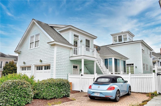 view of front facade featuring a garage