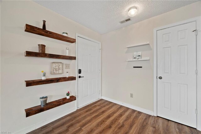 157 Atlantic Ave Unit B2, Hampton, VA 23664 - foyer featuring wood finished floors, a textured ceiling, and baseboards
