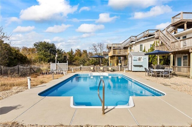 view of pool featuring a patio area