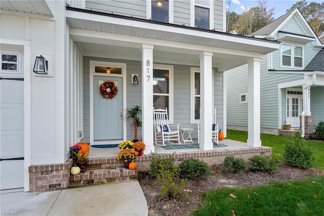 entrance to property featuring a porch