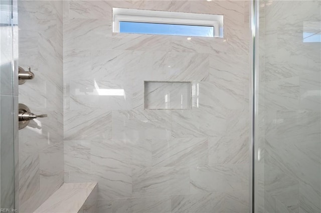 bathroom featuring a tile shower