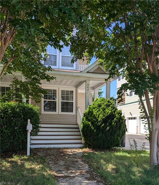 view of front facade featuring a garage