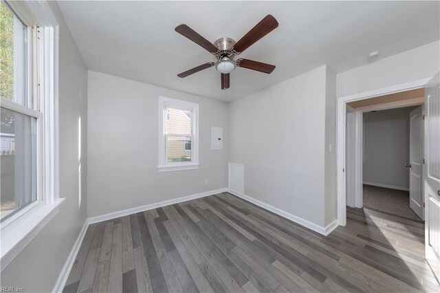 unfurnished room with dark wood-type flooring and ceiling fan