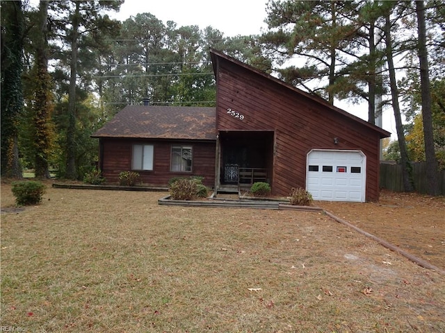 view of front of property with a front yard