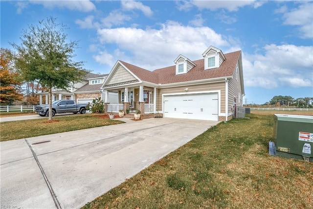 view of front of house featuring a front lawn