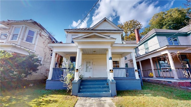 view of front facade featuring covered porch and a front lawn