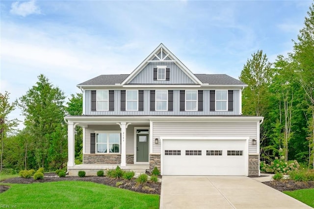 craftsman house featuring a front lawn and a garage