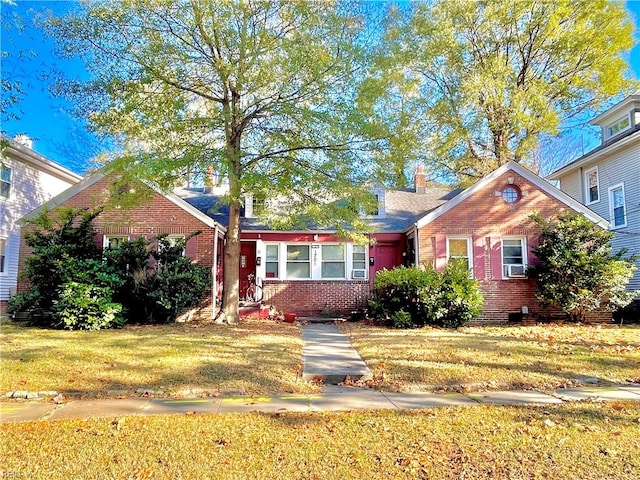 view of front of home featuring a front yard