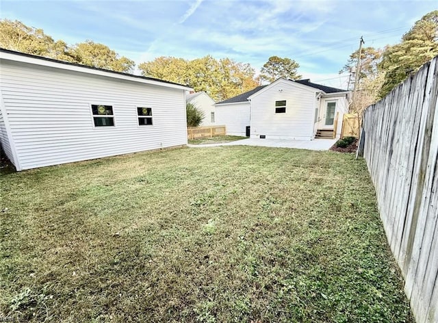 view of yard featuring a patio