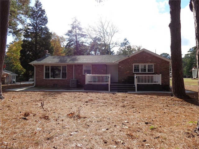 ranch-style house featuring covered porch