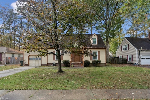 view of front of house featuring a front lawn