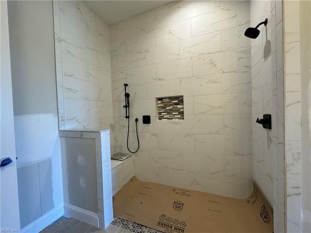 bathroom featuring a tile shower