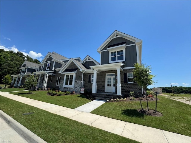 craftsman-style house featuring a front lawn