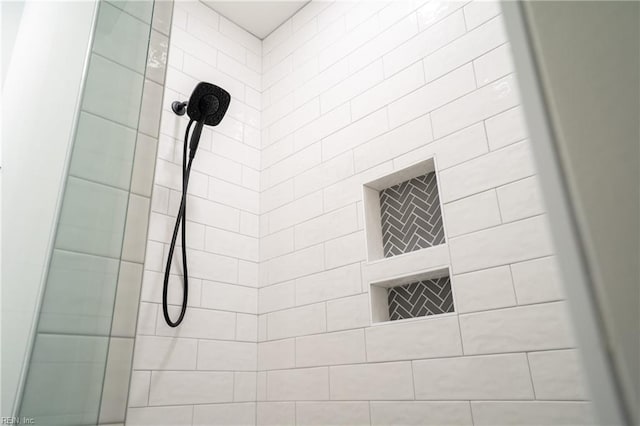 interior details with a tile shower