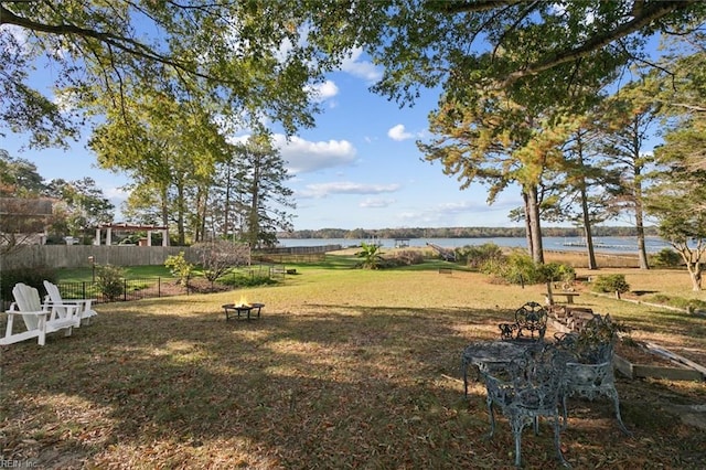 view of yard featuring a water view