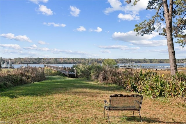 view of yard featuring a water view