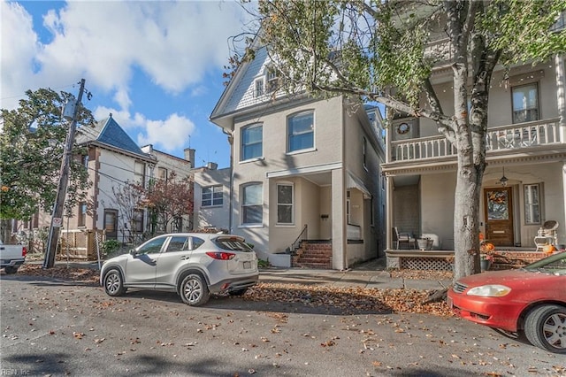 view of front of property featuring a balcony