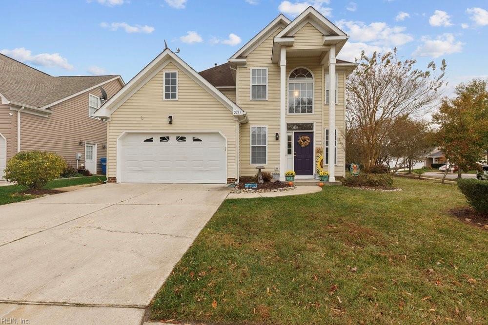 front of property featuring a front yard