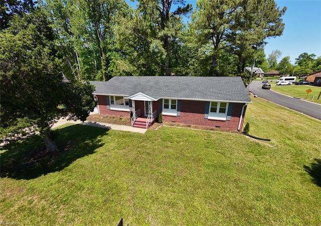 ranch-style home featuring a front lawn and brick siding