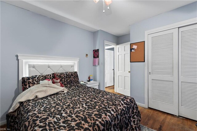 bedroom featuring hardwood / wood-style flooring, ceiling fan, and a closet