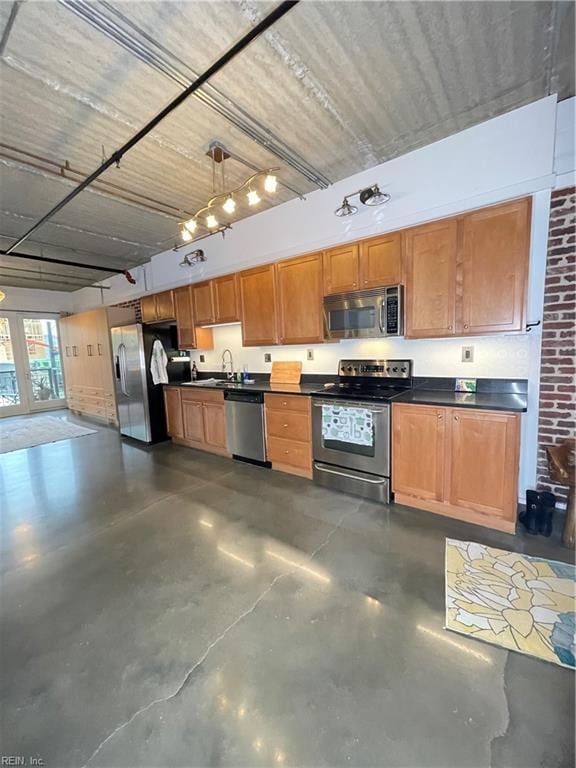 kitchen with sink, stainless steel appliances, and hanging light fixtures