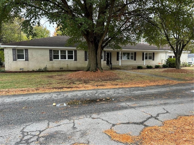 single story home with covered porch