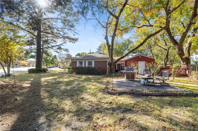 view of yard featuring a patio area