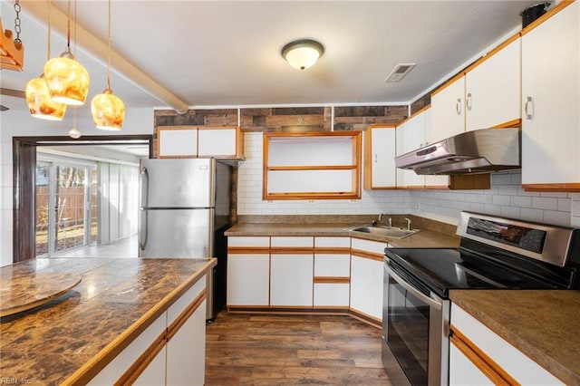 kitchen with white cabinetry, sink, dark hardwood / wood-style floors, decorative light fixtures, and appliances with stainless steel finishes