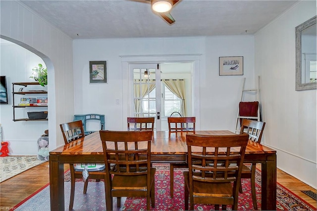 dining area featuring crown molding, hardwood / wood-style floors, and ceiling fan