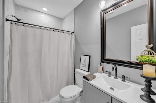 bathroom featuring a shower with curtain, vanity, and toilet