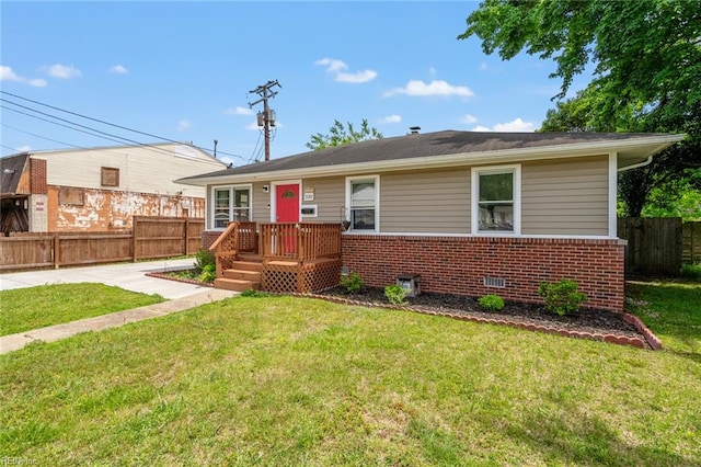 view of front of property featuring a front lawn