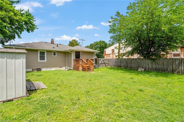 view of yard featuring a shed