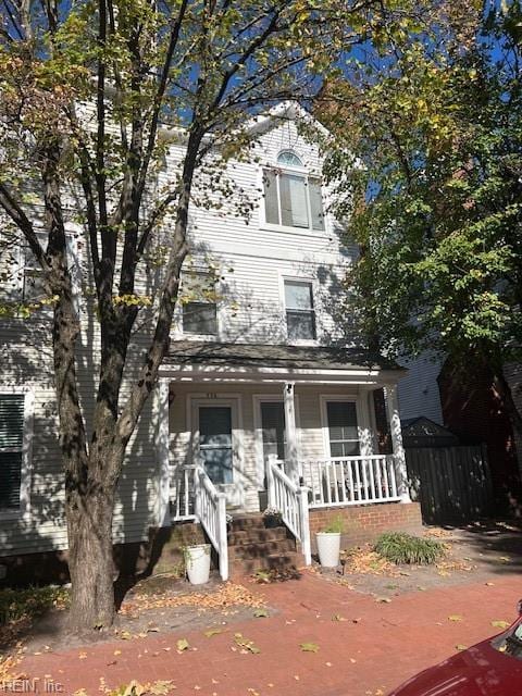 view of front of home featuring a porch