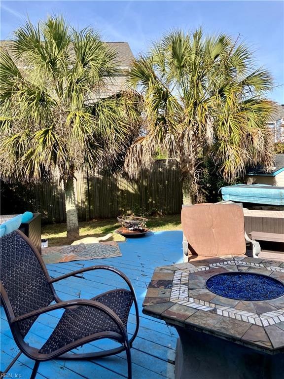 view of pool featuring a jacuzzi