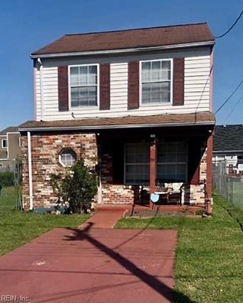 view of front of property with a front yard