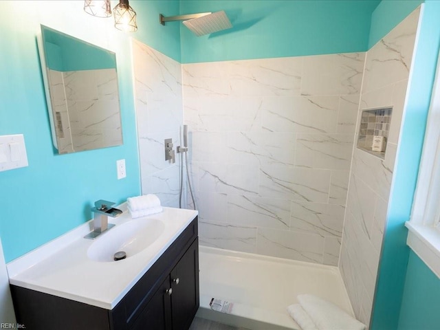 bathroom featuring vanity and tiled shower / bath