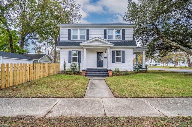 view of front of property featuring a front yard